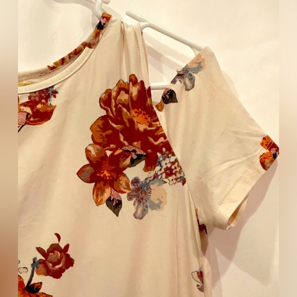 Cold shoulder super soft t - Picture 2 of 5